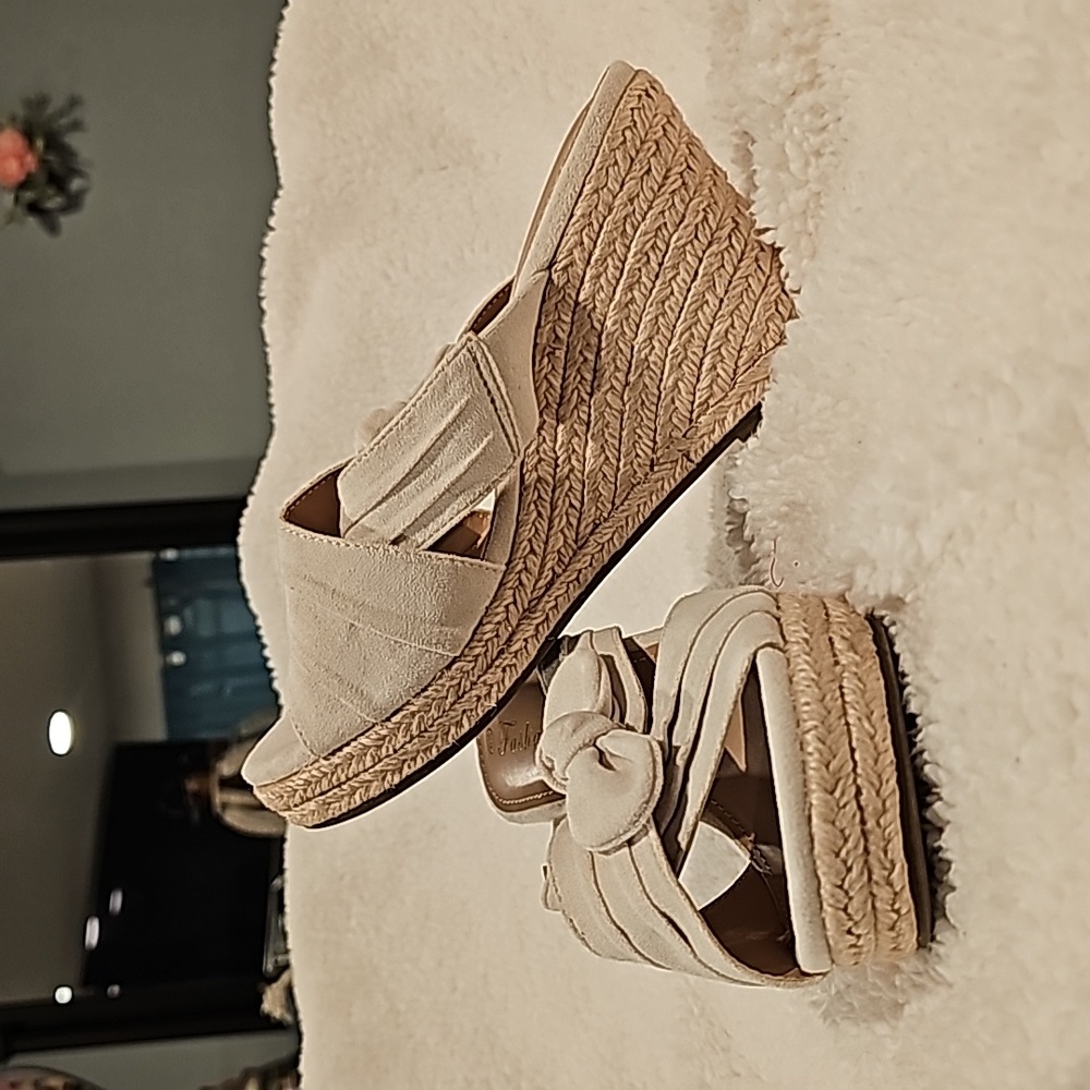 Stylish 4' ZBY Suede Wedges Size 6.5